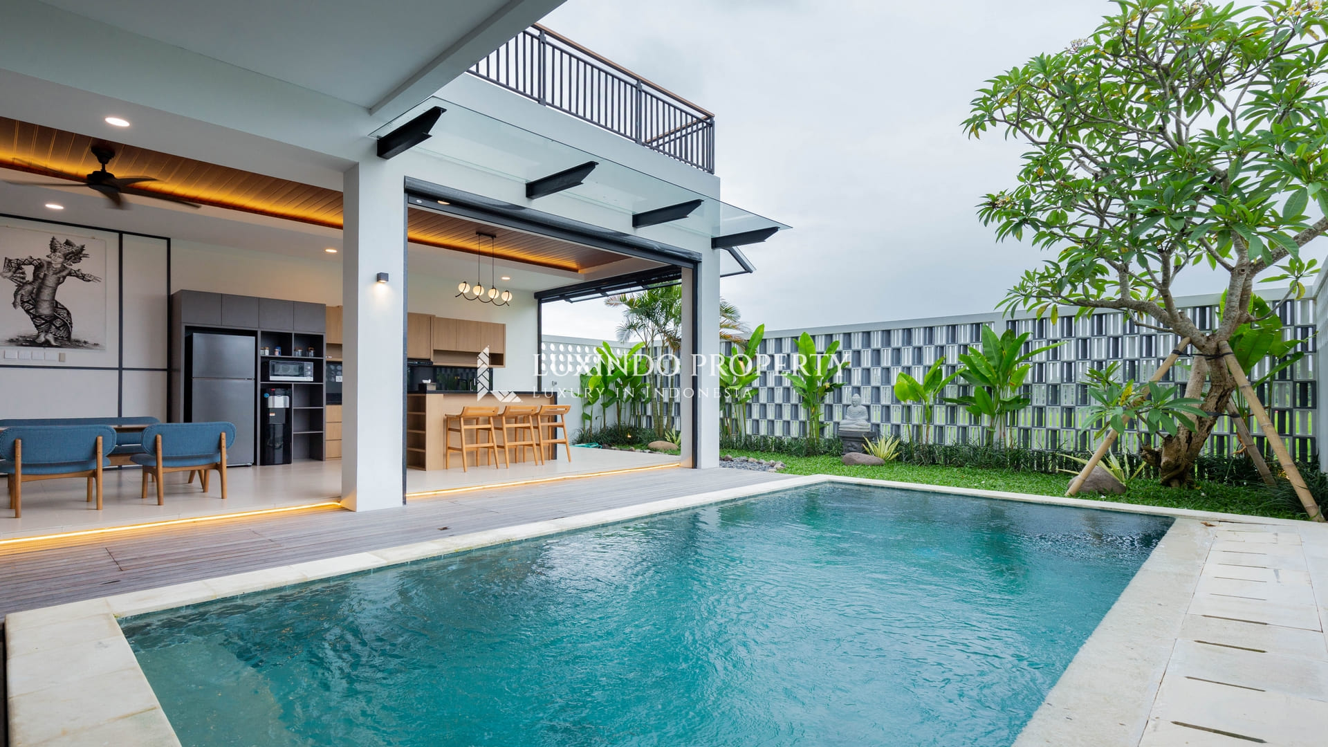 KEDUNGU - ELEGANT CONTEMPORARY VILLA OVERLOOKING RICE FIELDS (RV464)